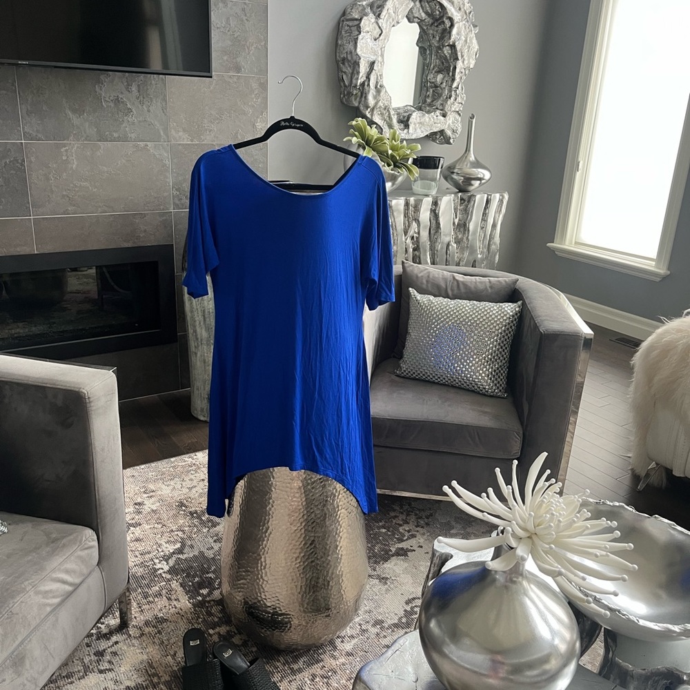 Pointelle hiding 🦋everything royal blue top size medium perfect summer top 🦋